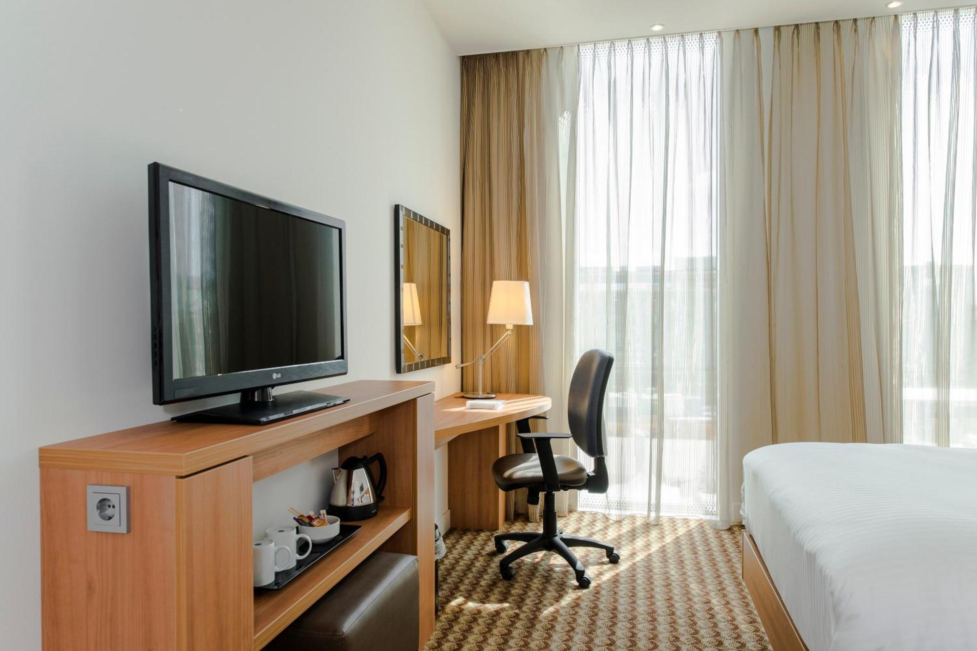 Hampton By Hilton Amsterdam Airport Schiphol Hotel Hoofddorp Exterior foto
