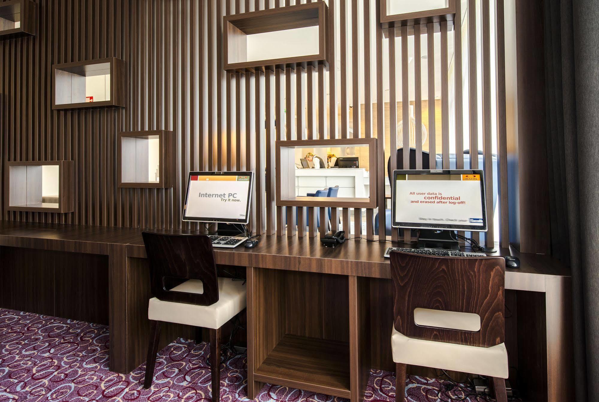 Hampton By Hilton Amsterdam Airport Schiphol Hotel Hoofddorp Exterior foto